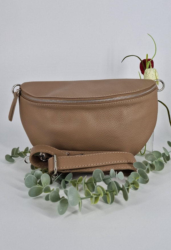 Leder  Crossbag /Bodybag " Shirin" halbrunde Form, taupe