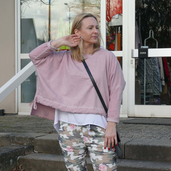 Pastellton trifft Rosen-Camouflage bei moamo - mode and more in Giessen